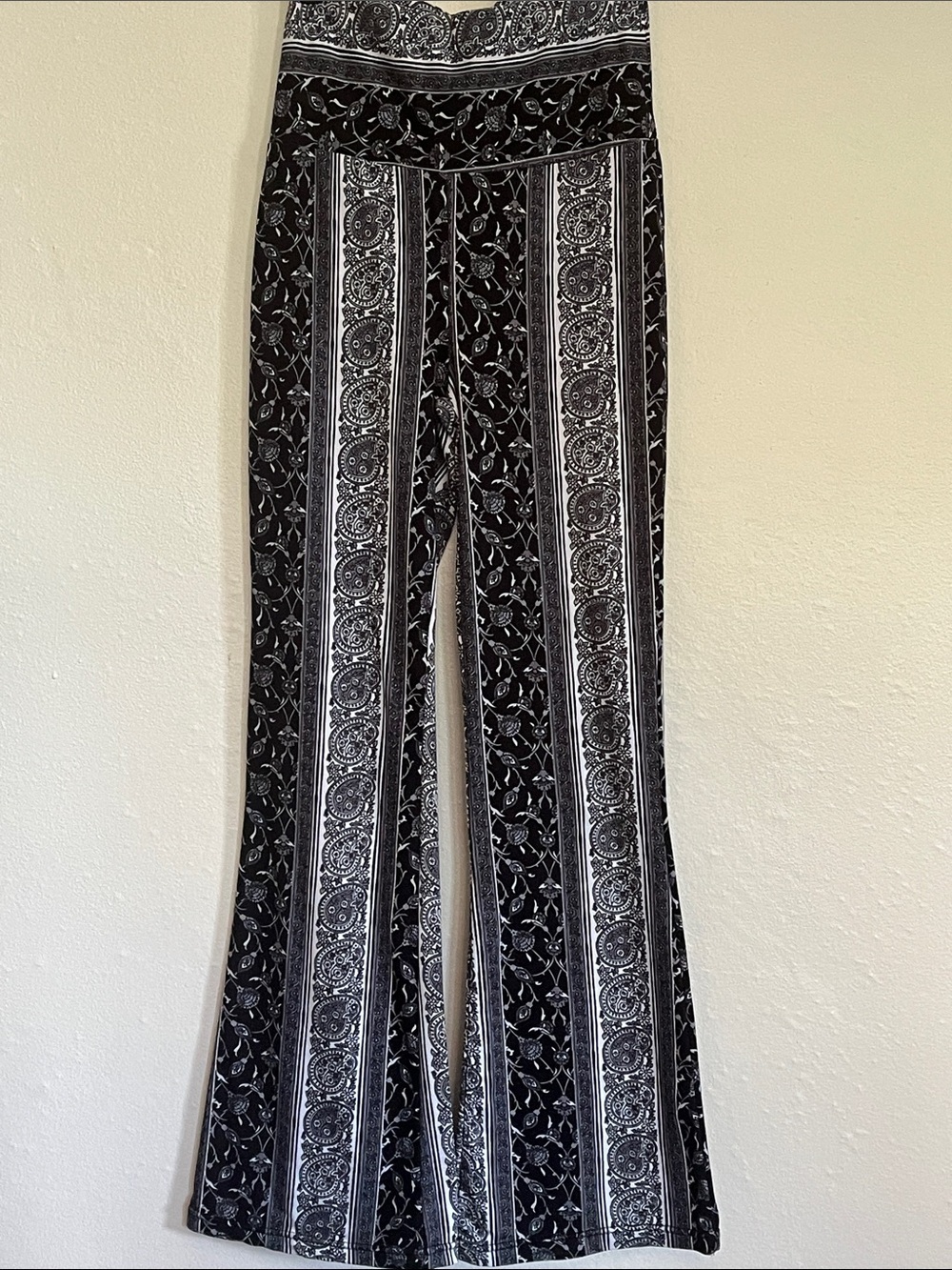 shosho Black & White Vertical Print Flare Pants